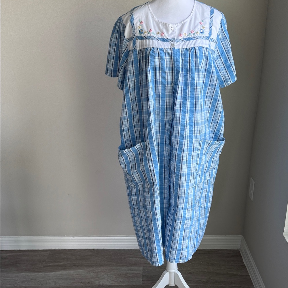 Pink women’s snap front, short sleeve  robe